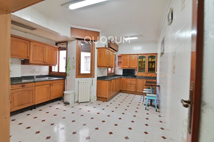Casas en venta y pisos alquiler - 3