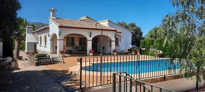 Casa en venta en Orba, Alicante de 4 habitaciones