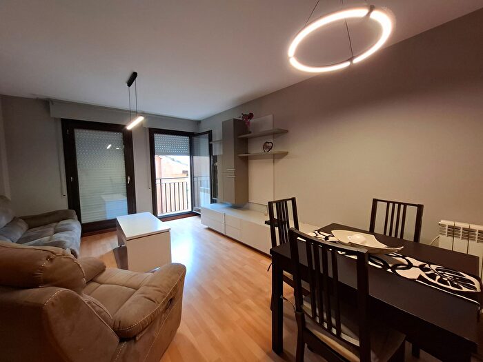 Casas en venta y pisos alquiler - 3