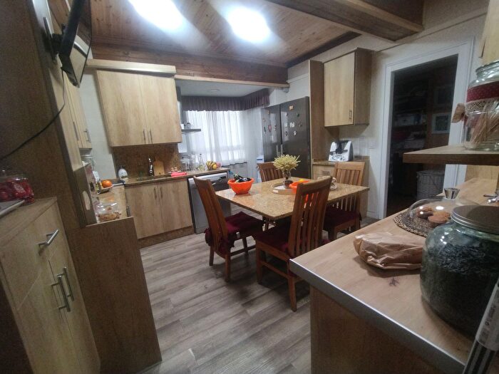 Casas en venta y pisos alquiler - 1