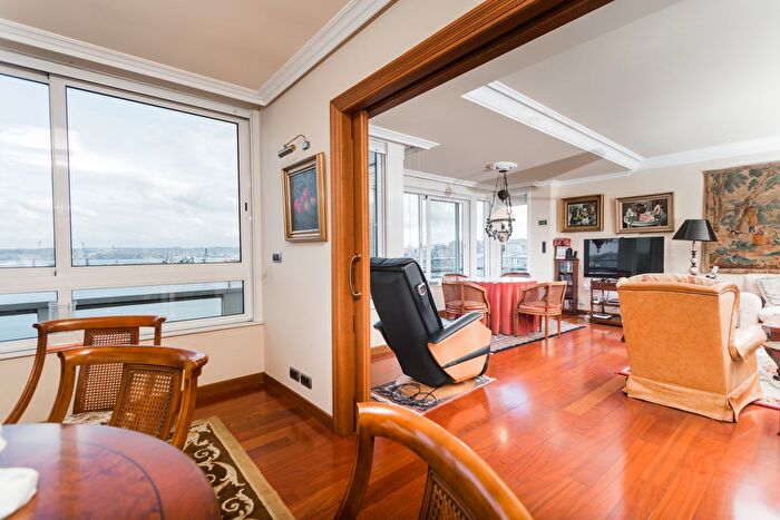 Casas en venta y pisos alquiler - 3