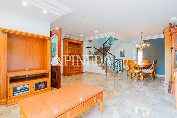 Casas en venta y pisos alquiler - 1