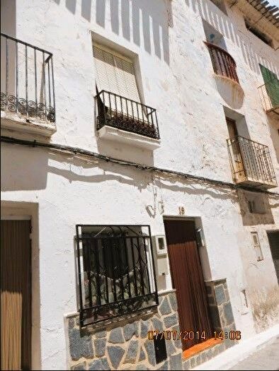 Casa en venta en Calles, Valencia de 5 habitaciones