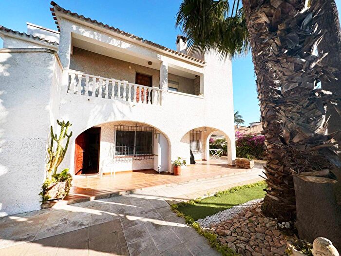 Casas en venta y pisos alquiler - 1