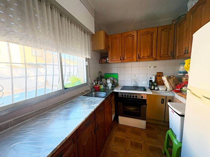 Casas en venta y pisos alquiler - 3