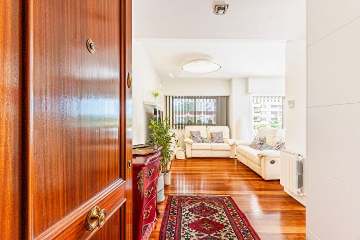 Casas en venta y pisos alquiler - 1