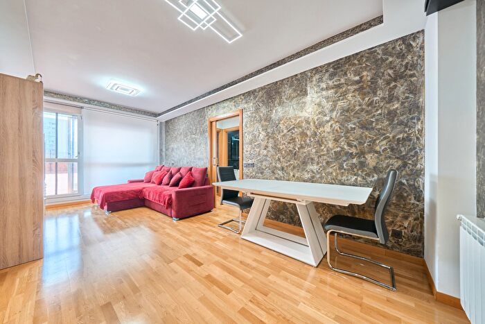 Casas en venta y pisos alquiler - 3
