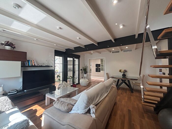 Casas en venta y pisos alquiler - 3