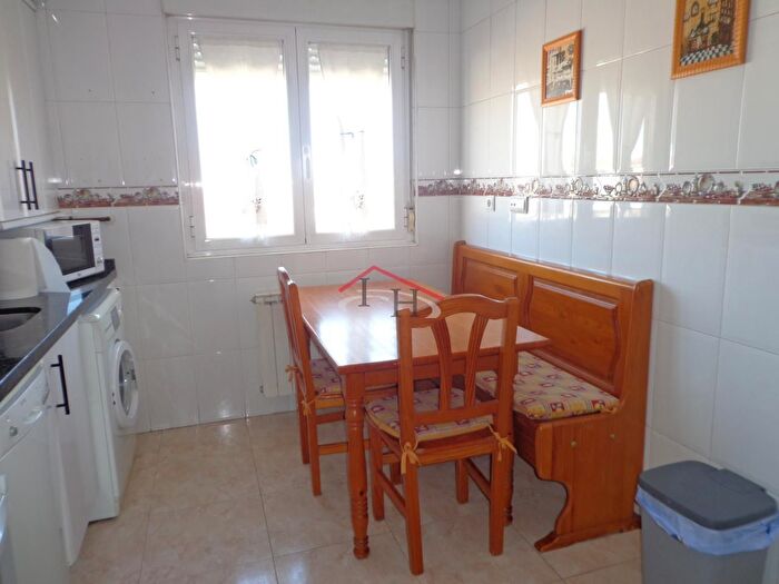 Casas en venta y pisos alquiler - 3