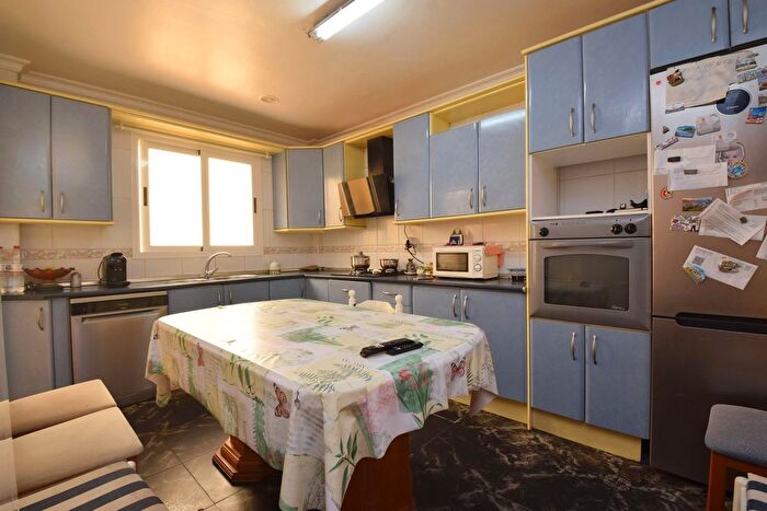 Casas en venta y pisos alquiler - 3