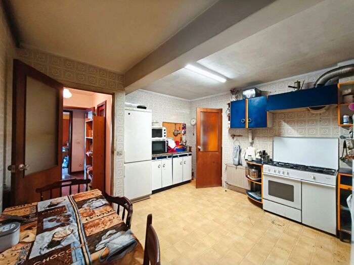 Casas en venta y pisos alquiler - 3