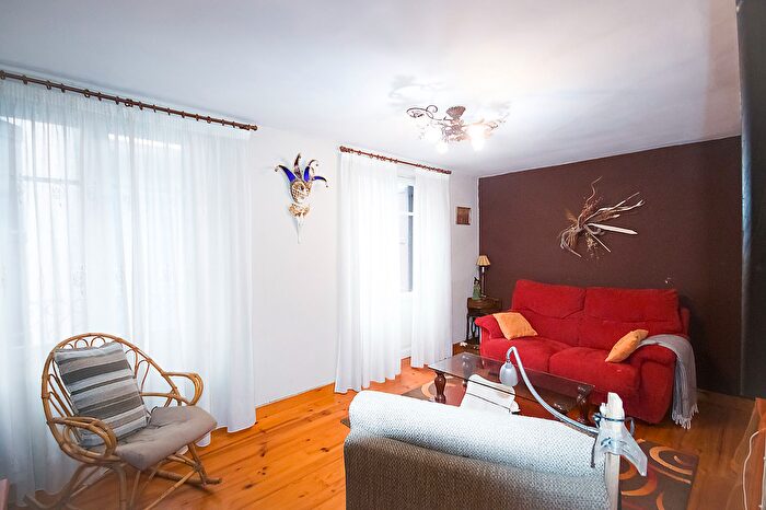 Casas en venta y pisos alquiler - 1