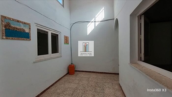 Casas en venta y pisos alquiler - 3
