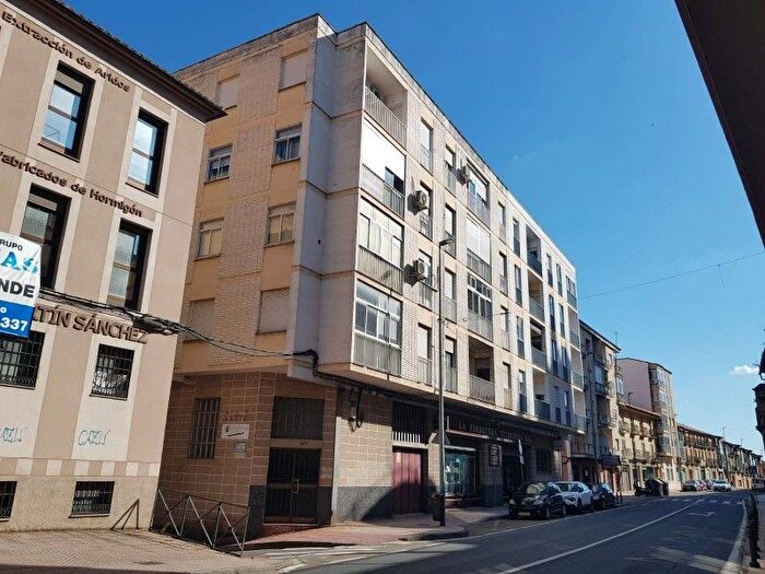 Casas en venta y pisos alquiler - 1