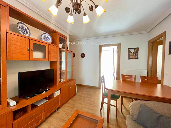 Casas en venta y pisos alquiler - 3