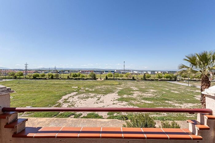 Casas en venta y pisos alquiler - 2