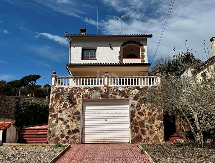 Casa en venta en Vilanova del Vallès, Barcelona de 6 habitaciones