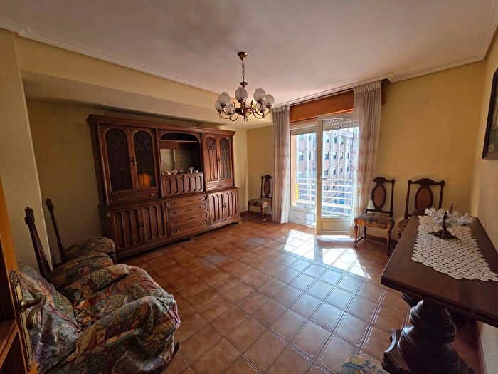 Casas en venta y pisos alquiler - 2