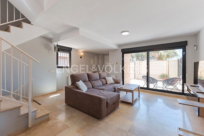 Casas en venta y pisos alquiler - 1