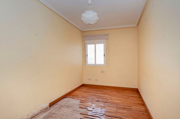 Casas en venta y pisos alquiler - 3