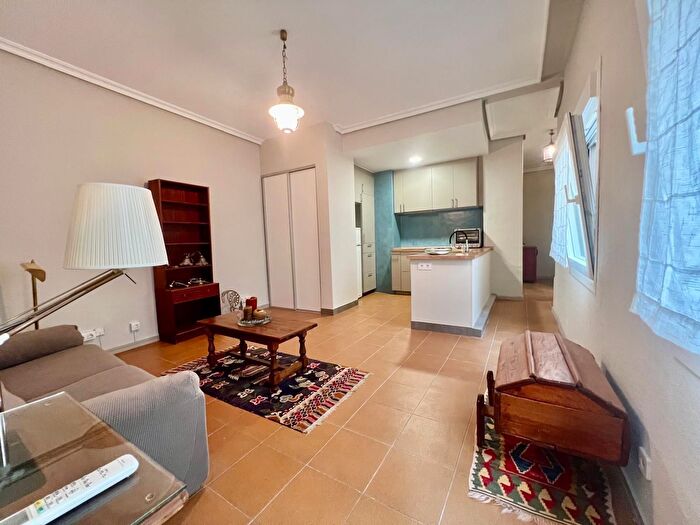 Casas en venta y pisos alquiler - 1