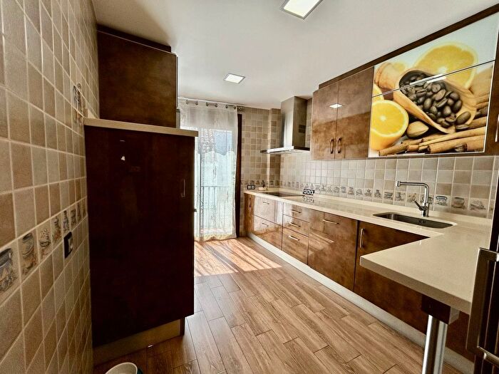Casas en venta y pisos alquiler - 2