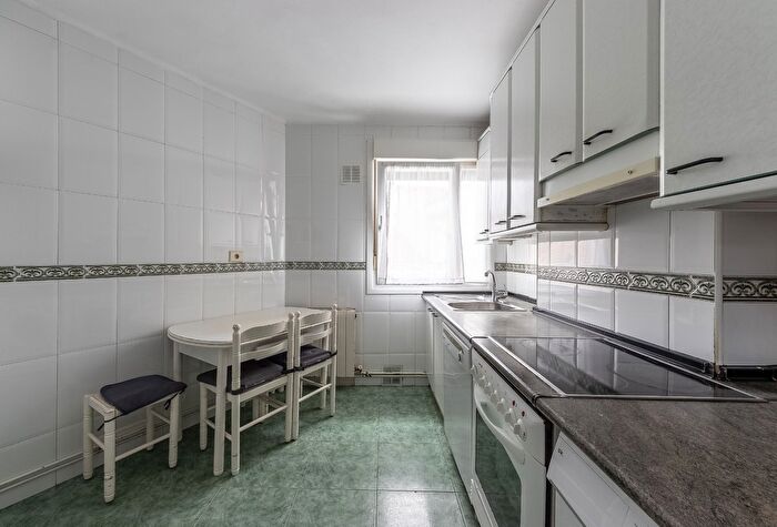 Casas en venta y pisos alquiler - 3