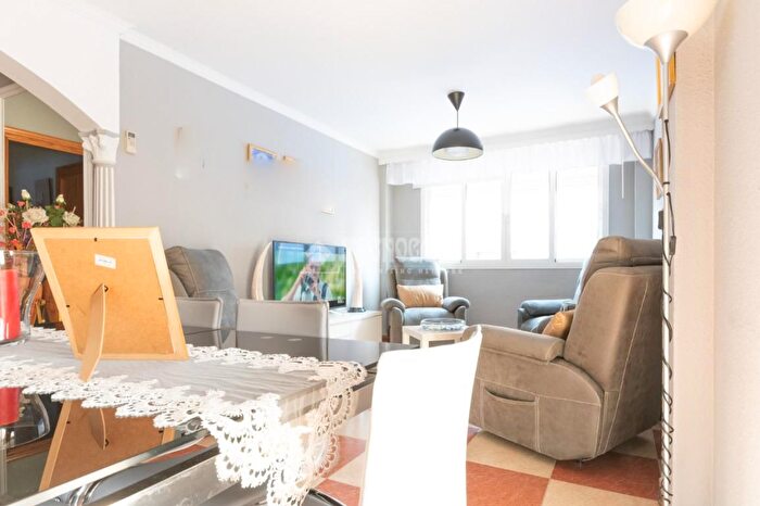 Casas en venta y pisos alquiler - 3