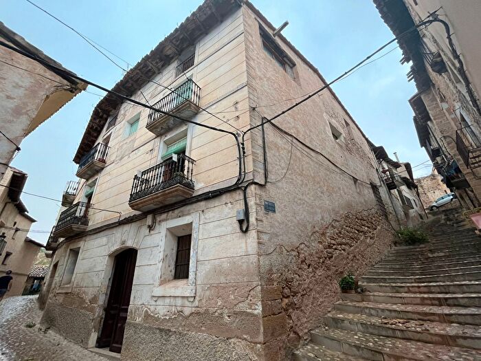 Casas en venta y pisos alquiler - 1