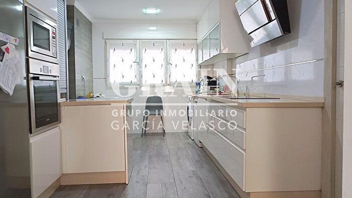 Casas en venta y pisos alquiler - 3