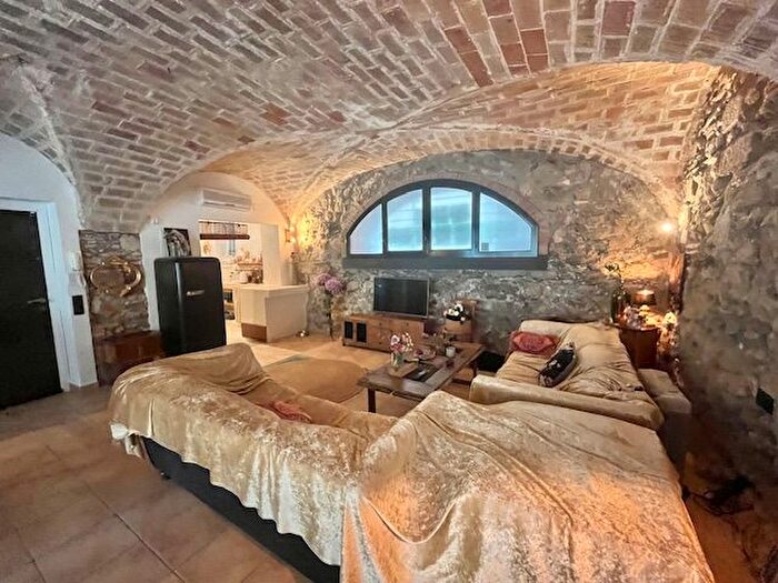 Piso en venta en Palausaverdera, Girona de 2 habitaciones