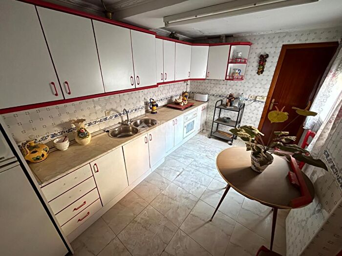 Casas en venta y pisos alquiler - 2