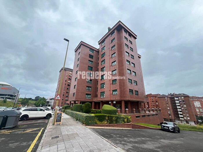 Piso en venta en El Carbayedo El Quirinal, Avilés de 3 habitaciones