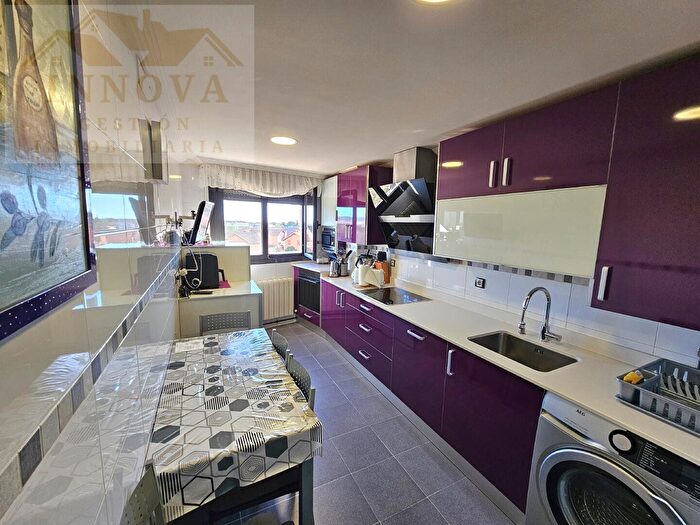 Casas en venta y pisos alquiler - 3