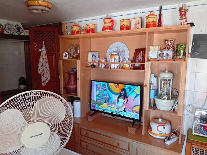 Casas en venta y pisos alquiler - 3