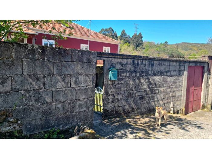 Casa en venta en Entrimo, Ourense de 3 habitaciones
