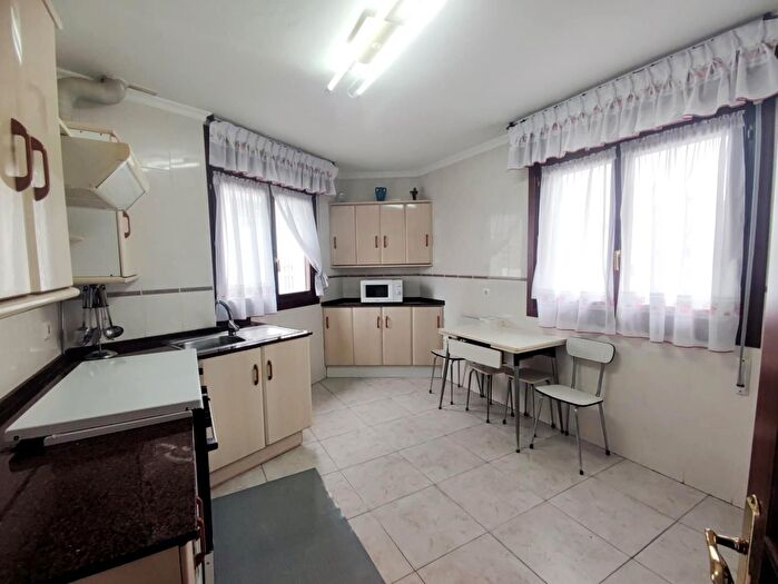 Casas en venta y pisos alquiler - 3