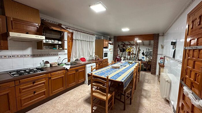 Casas en venta y pisos alquiler - 2