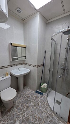 Casas en venta y pisos alquiler - 2