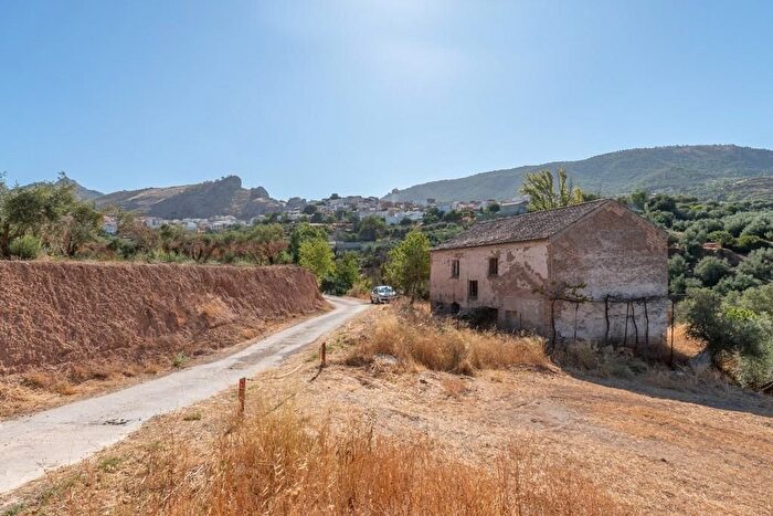 Casa en venta en Cogollos de la Vega, Granada de 9 habitaciones