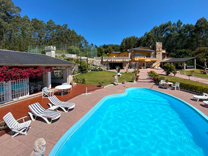 Casa en venta en Darbo, Cangas de 5 habitaciones