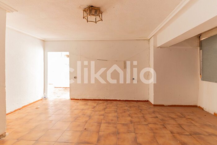 Casas en venta y pisos alquiler - 3