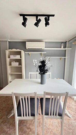 Casas en venta y pisos alquiler - 1