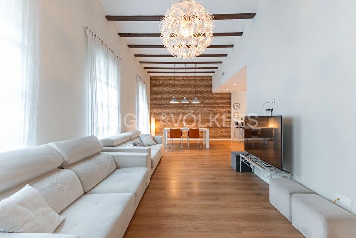 Casas en venta y pisos alquiler - 1