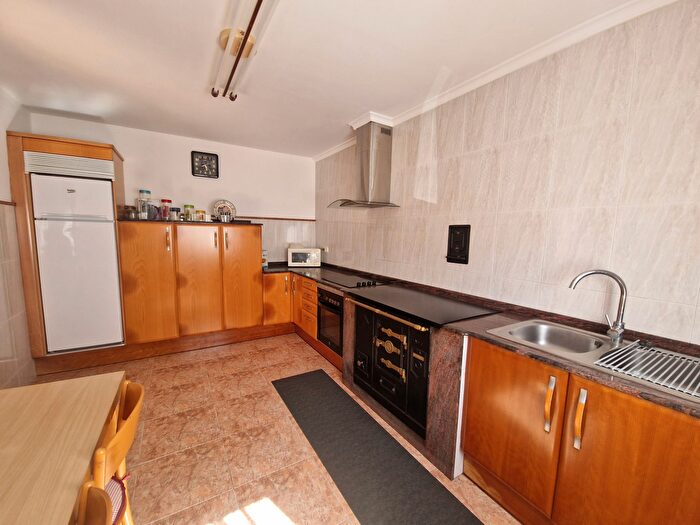 Casas en venta y pisos alquiler - 3