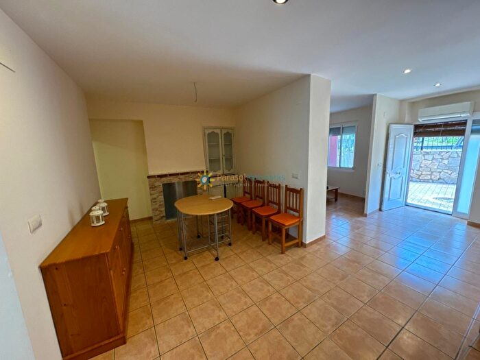 Casas en venta y pisos alquiler - 1