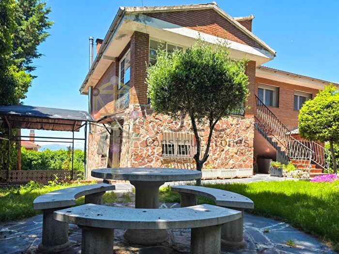 Casas en venta y pisos alquiler - 2