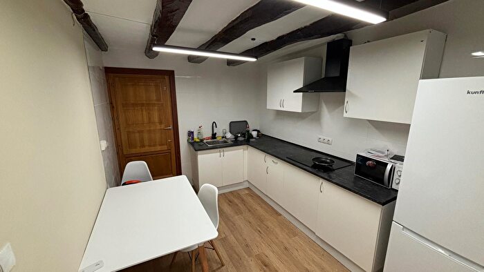 Casas en venta y pisos alquiler - 2