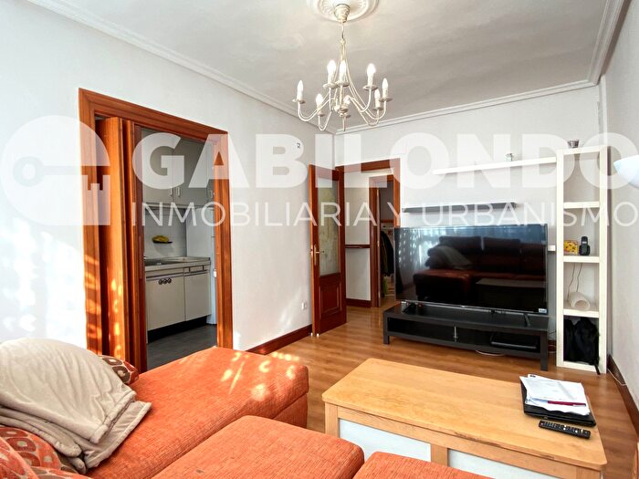 Casas en venta y pisos alquiler - 1