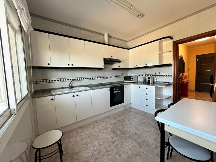 Casas en venta y pisos alquiler - 3